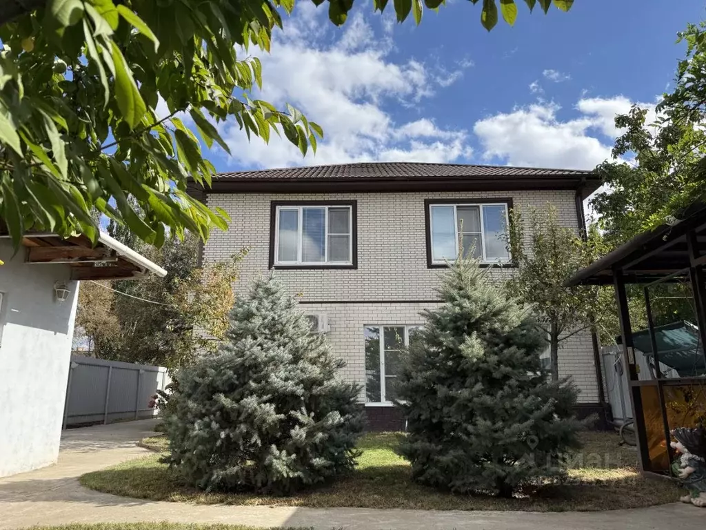 Дом в Астраханская область, Астрахань Ужгородская ул., 2 (184 м) - Фото 1