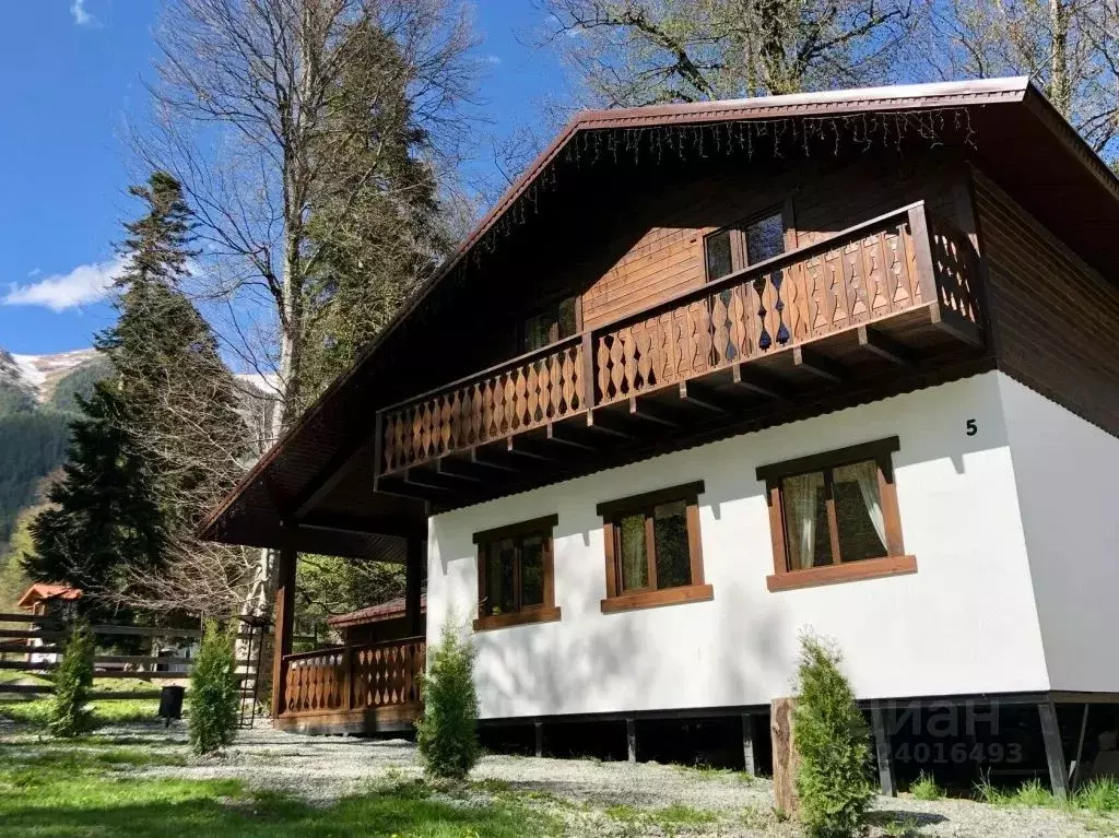 Дом в Карачаево-Черкесия, Зеленчукский район, с. Архыз ул. Банковская ... - Фото 1