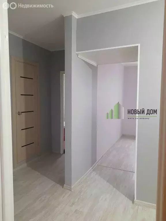 3-комнатная квартира: Великий Новгород, проспект Александра Корсунова, ... - Фото 2