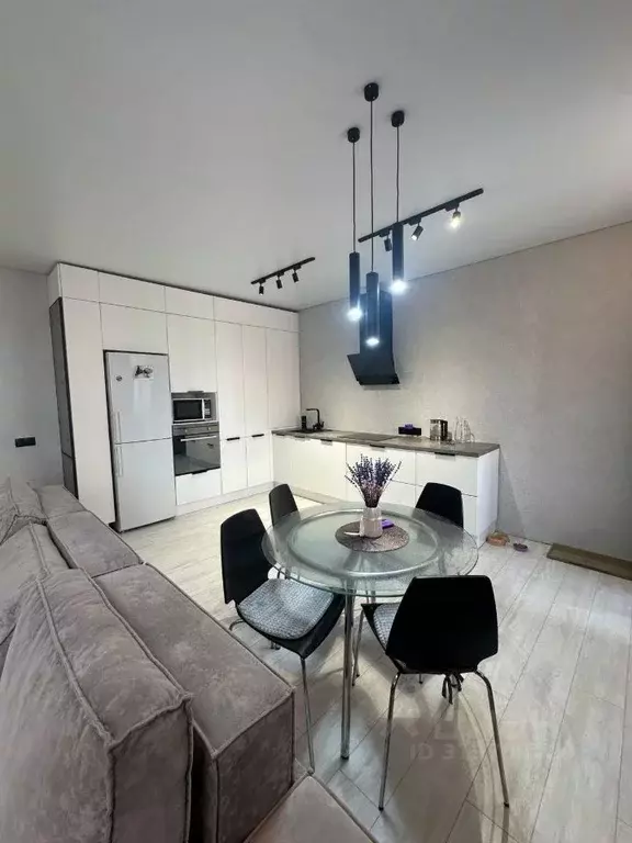 3-к кв. Омская область, Омск ул. Перелета, 32 (76.0 м) - Фото 0