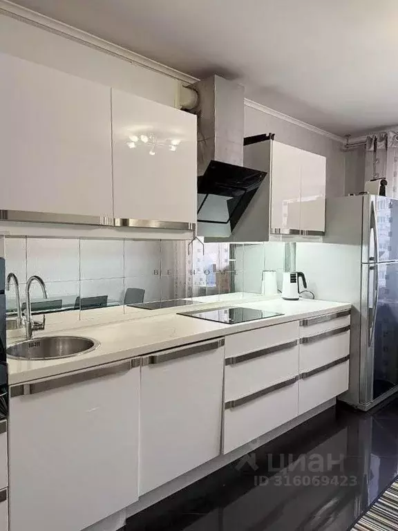 3-к кв. Санкт-Петербург ул. Типанова, 32к2 (88.0 м) - Фото 0