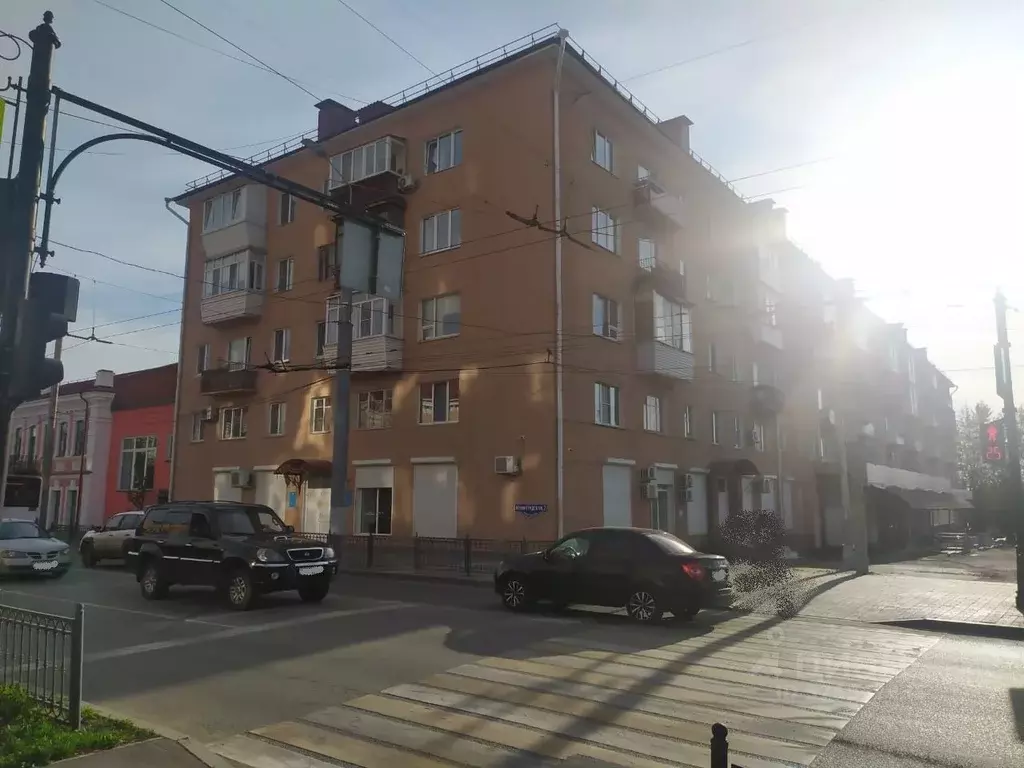 3-к кв. Омская область, Омск Ленинградская пл., 2 (64.6 м) - Фото 1