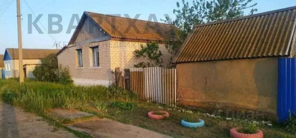 Дом в Волгоградская область, Дубовский район, Стрельношироковское ... - Фото 1