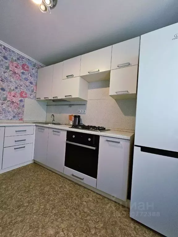 3-к кв. Татарстан, Казань ул. Хусаина Мавлютова, 48 (60.0 м) - Фото 0