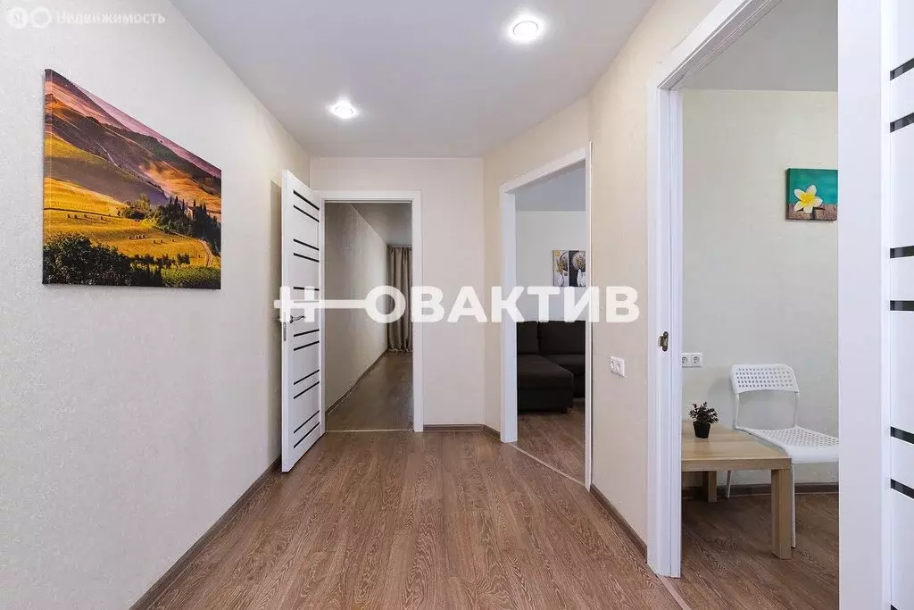 4-комнатная квартира: Новосибирск, улица Ватутина, 65 (60.8 м) - Фото 1