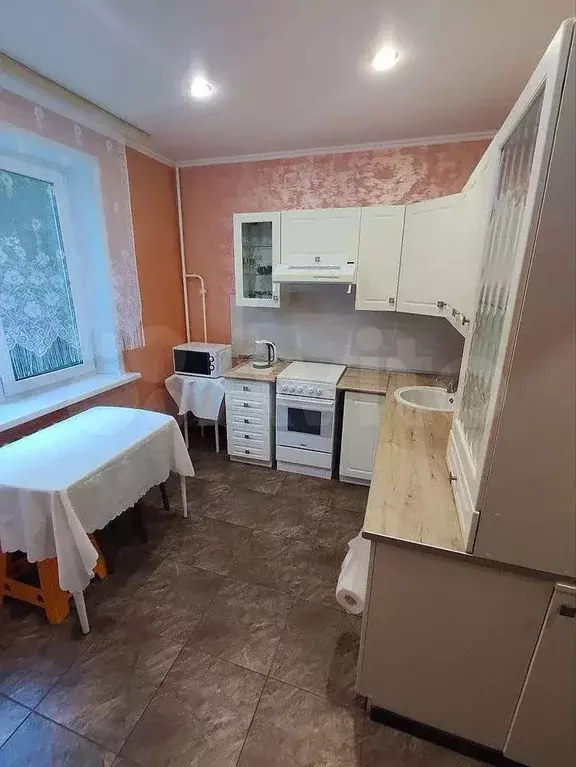 1-к. квартира, 40 м, 4/9 эт. - Фото 1
