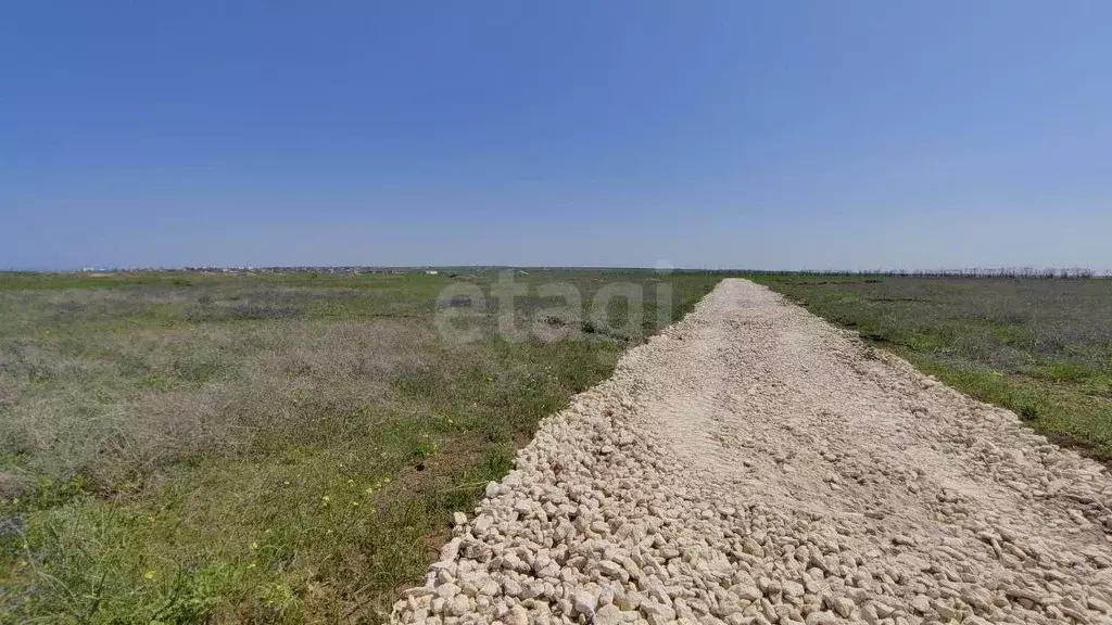 Участок в Крым, Ленинский район, Семисотское с/пос, с. Каменское ул. ... - Фото 1