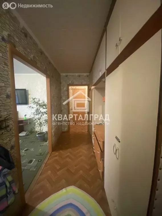 3-комнатная квартира: Саяногорск, микрорайон Интернациональный, 8 ... - Фото 1