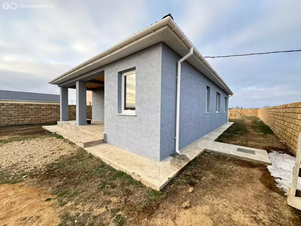 Дом в Сакский район, Молочненское сельское поселение, село ... - Фото 1