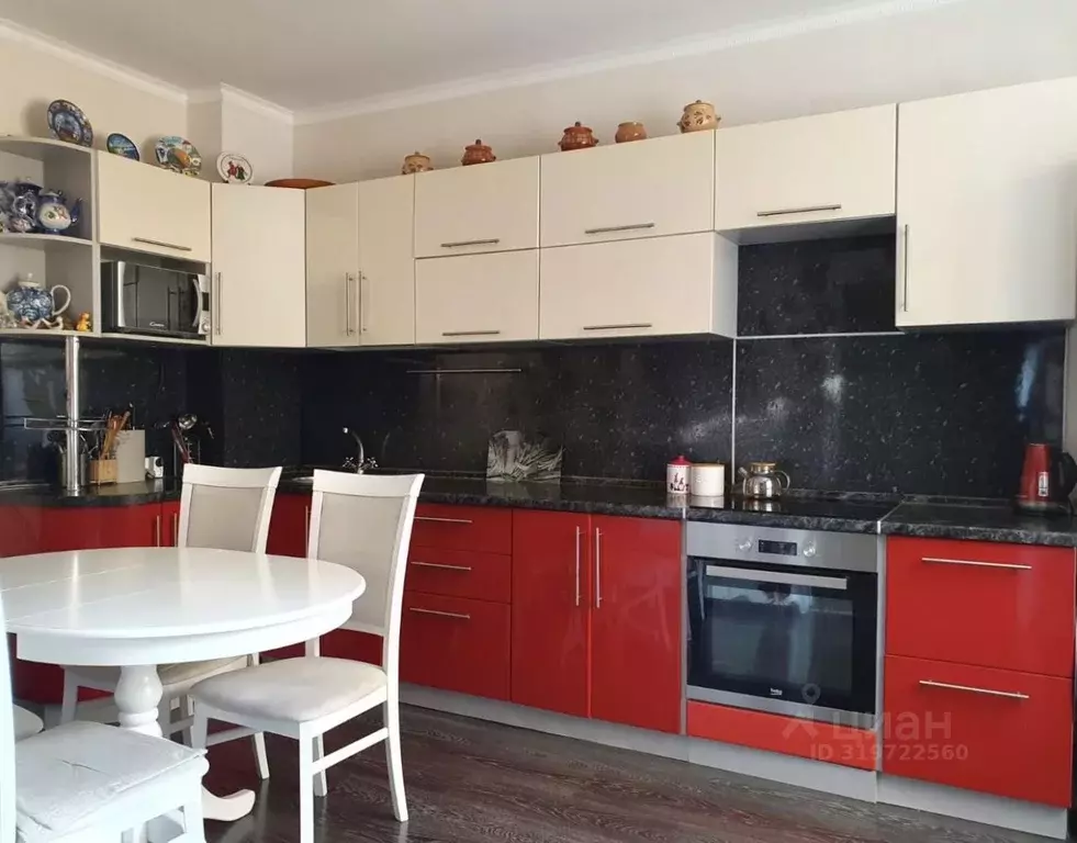 3-к кв. Омская область, Омск Осоавиахимовская ул., 181к3 (77.2 м) - Фото 0