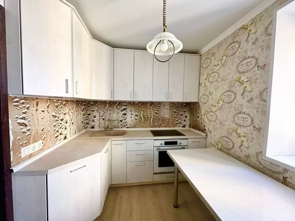 3-к кв. Тюменская область, Тюмень ул. Мельникайте, 133 (69.0 м) - Фото 1