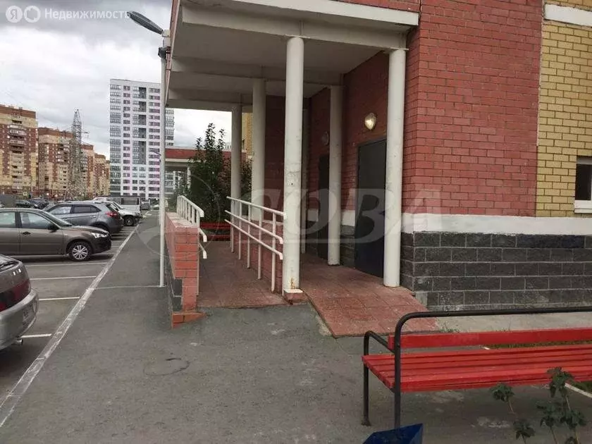 3-комнатная квартира: Тюмень, улица Николая Ростовцева, 18 (76 м) - Фото 1