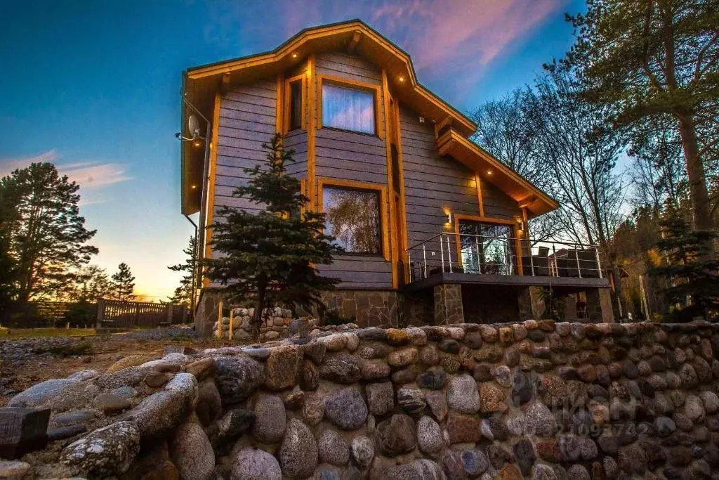 Дом в Карелия, Лахденпохский муниципальный округ, пос. Сорола ул. ... - Фото 1