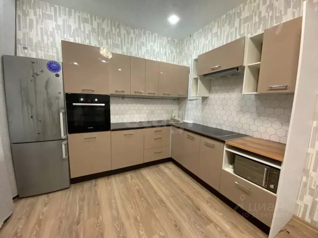 3-к кв. Тюменская область, Тюмень ул. Избышева, 8 (83.3 м) - Фото 0