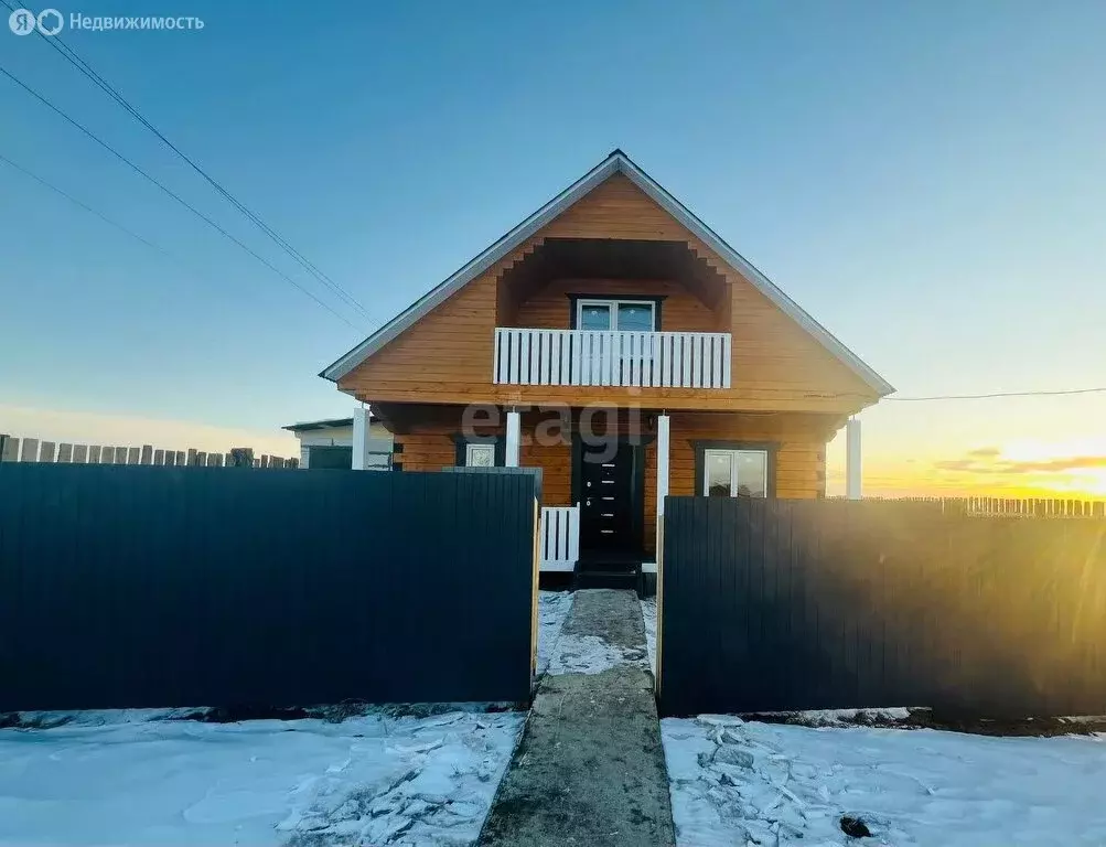 Дом в село Урик, улица Ветерана ВОВ Хизри Курбанова (140 м) - Фото 1