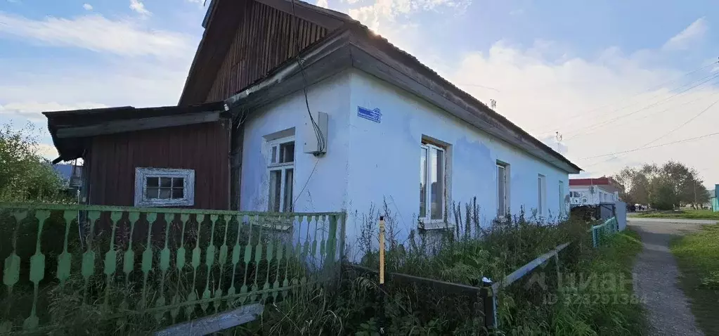 Дом в Свердловская область, Верхняя Тура ул. Машиностроителей, 37 (39 ... - Фото 1