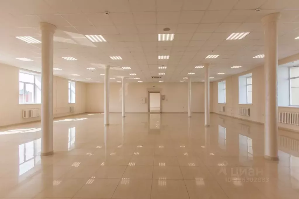 Помещение свободного назначения в Алтайский край, Барнаул просп. ... - Фото 2