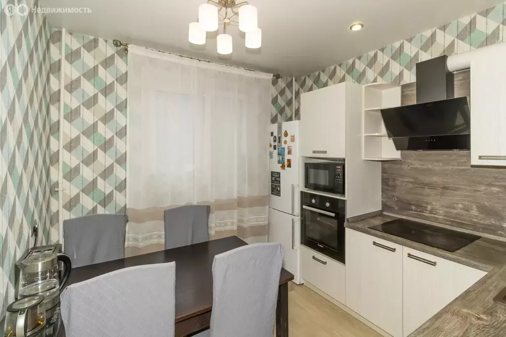 3-комнатная квартира: Челябинск, улица Трашутина, 33 (75 м) - Фото 0