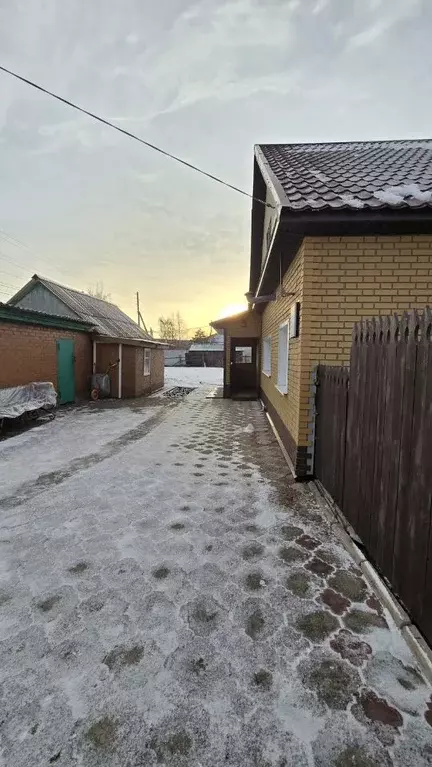 Дом в Омская область, Таврическое рп ул. Калинина, 24 (93 м) - Фото 2