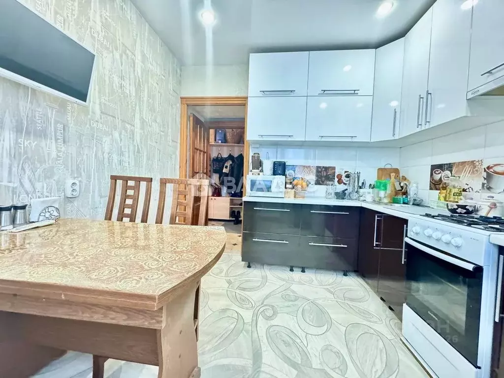 3-к кв. Саратовская область, Балаково Трнавская ул., 26/3 (64.3 м) - Фото 1
