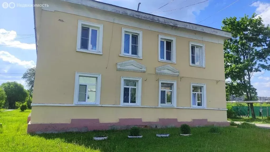 3-комнатная квартира: деревня Ельня, улица 3-го Интернационала, 25 ... - Фото 1