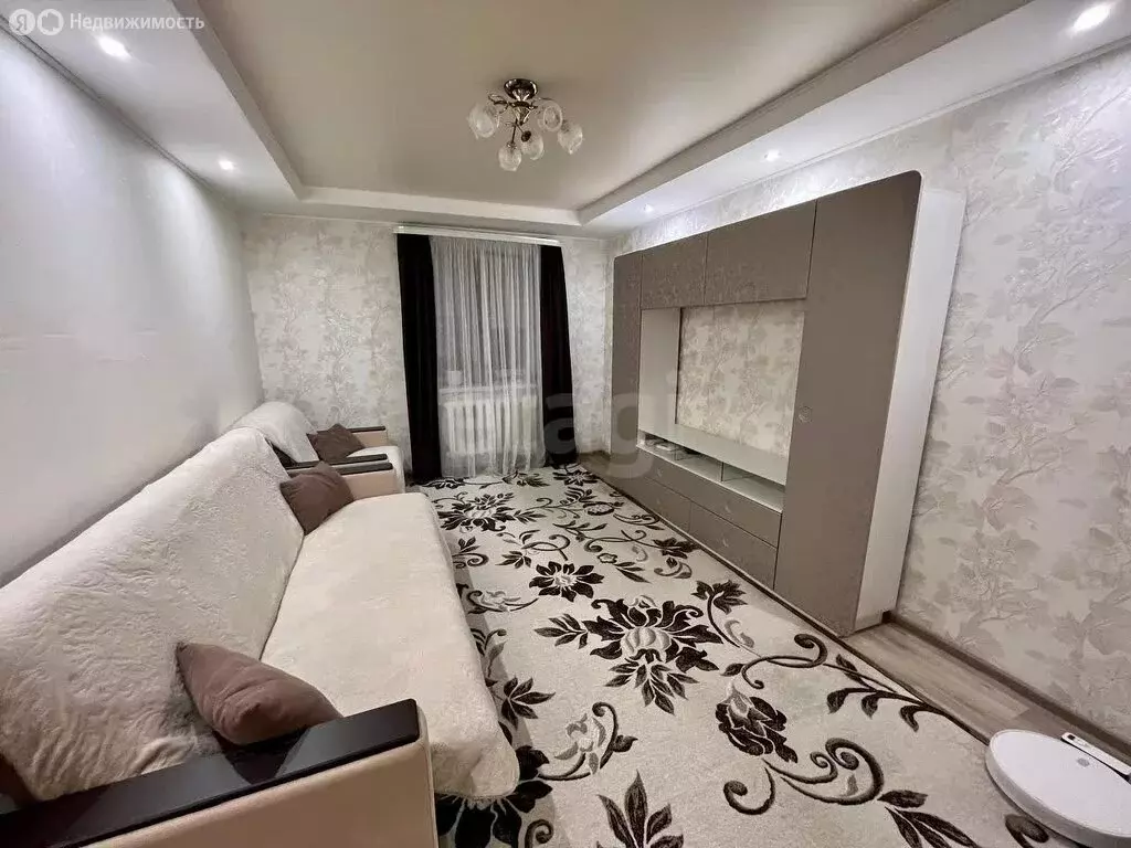 1-комнатная квартира: Елабуга, улица Марджани, 18 (42 м) - Фото 0