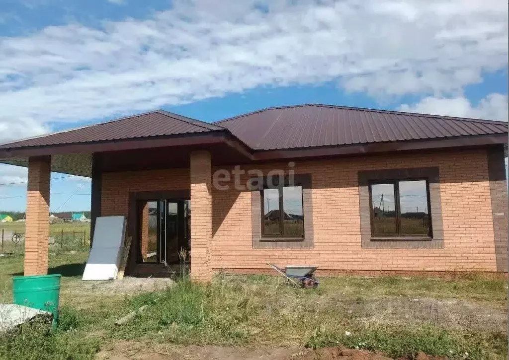 Дом в Башкортостан, Кушнаренковский сельсовет, с. Кушнаренково ул. ... - Фото 1