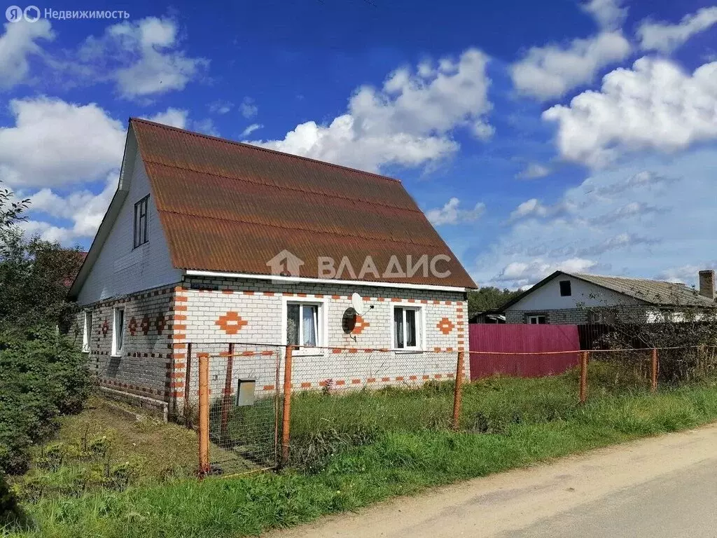 Дом в Брянская область, рабочий посёлок Дубровка, Брянская улица, 14 ... - Фото 0