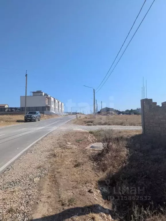 Участок в Крым, Черноморский район, Оленевское с/пос, с. Оленевка ул. ... - Фото 1