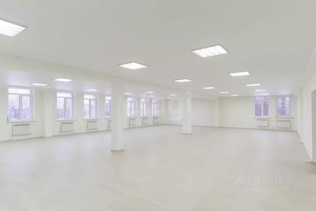 Помещение свободного назначения в Тюменская область, Тюмень ул. 30 лет ... - Фото 1