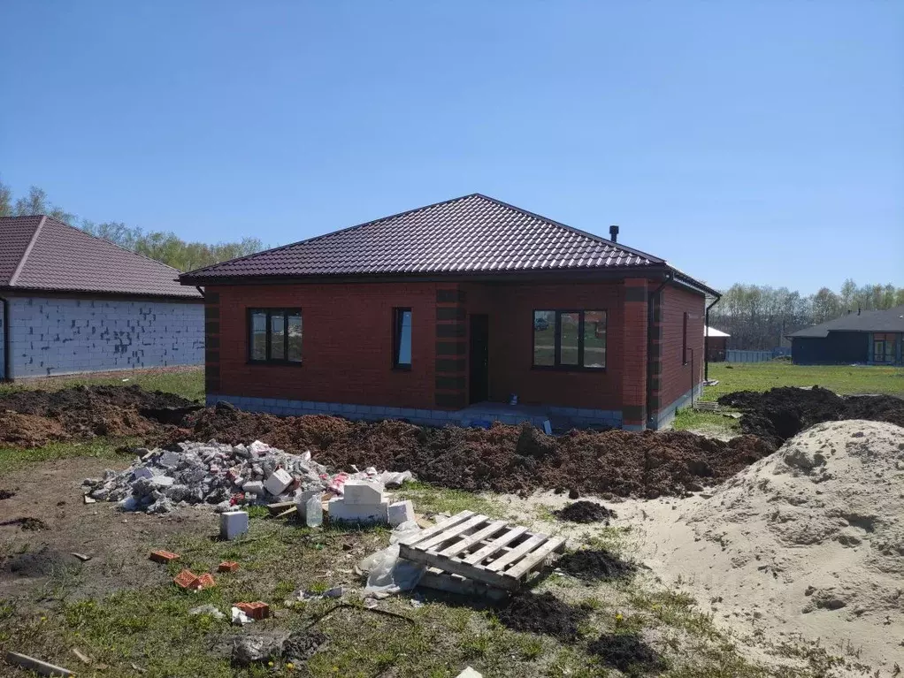 Дом в Белгородская область, Строитель Яковлевский городской округ, ул. ... - Фото 1