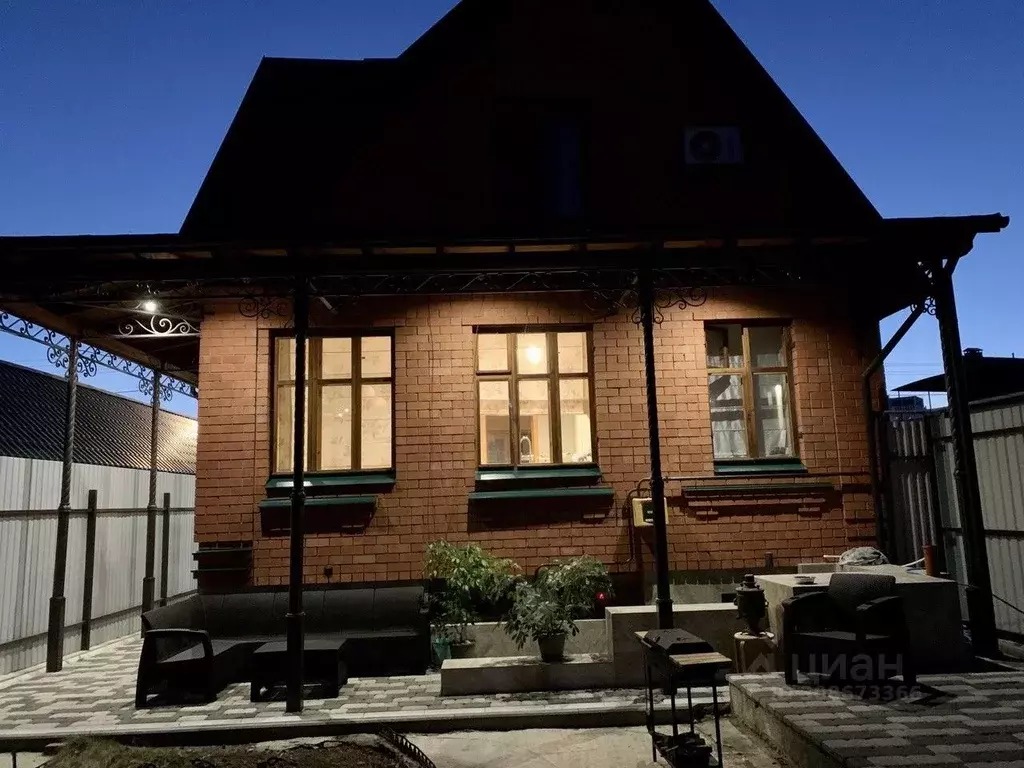 Дом в Саратовская область, Энгельс ул. Республики, 27 (150 м) - Фото 1