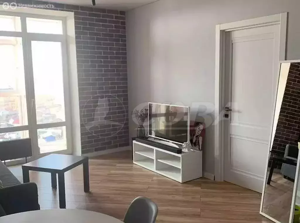 1-комнатная квартира: Тюмень, улица Тимофея Чаркова, 79к1 (36 м) - Фото 1