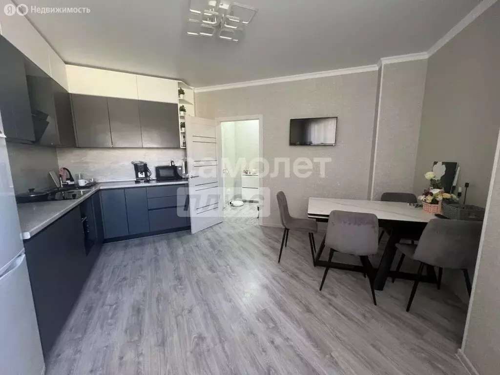 2-комнатная квартира: Ставрополь, улица Чапаева, 4/1Б (61 м) - Фото 0