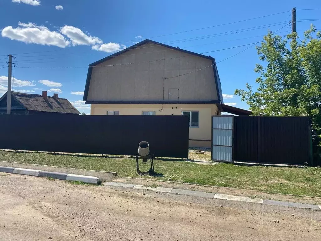 Дом в Саратовская область, с. Сабуровка ул. Ленина (87 м) - Фото 0