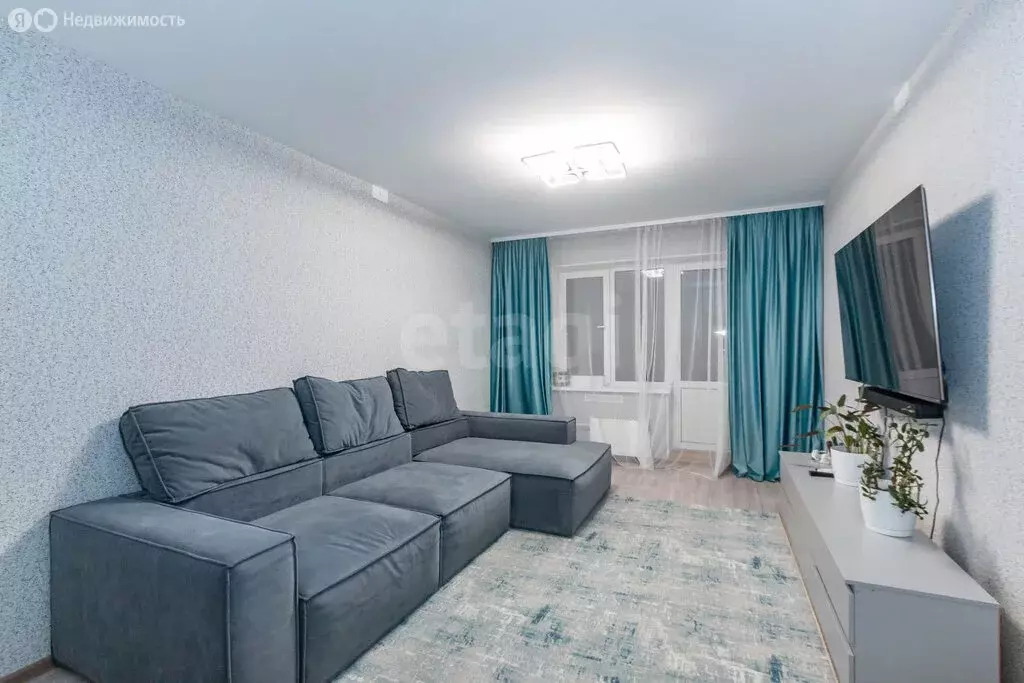 3-комнатная квартира: Омск, улица Завертяева, 9Д (80 м) - Фото 1