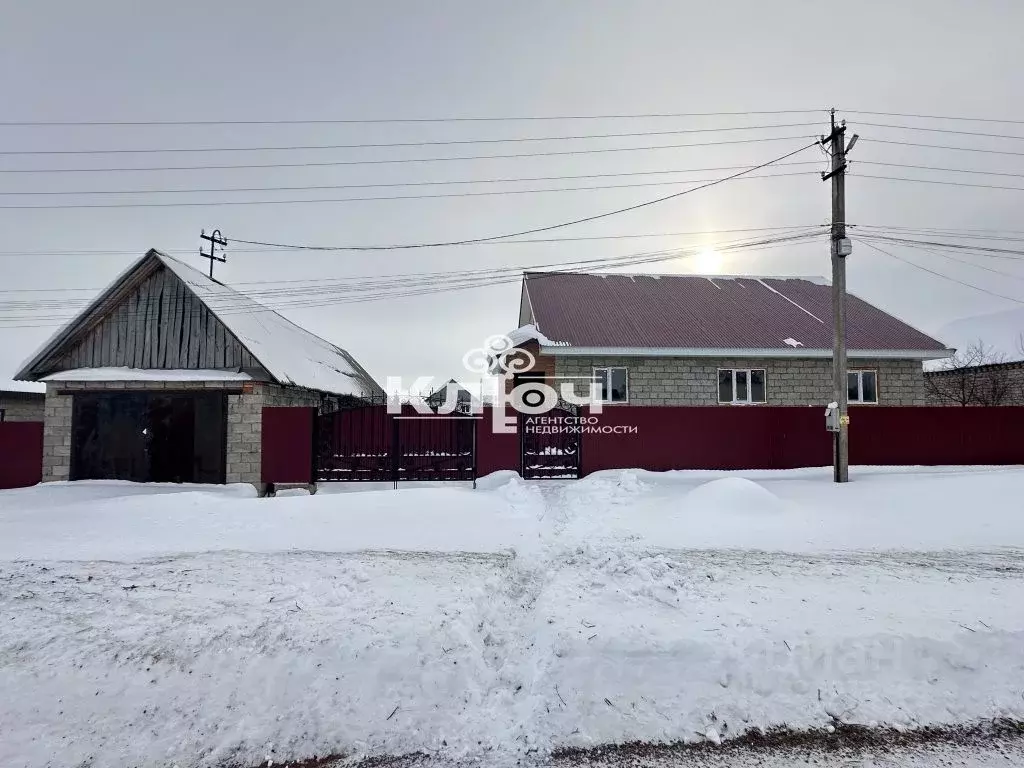 Дом в Башкортостан, Стерлибашевский сельсовет, с. Стерлибашево ул. ... - Фото 1