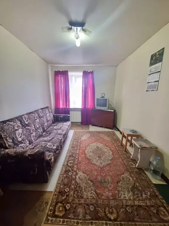 Комната Ленинградская область, Луга Нарвская ул., 16 - Фото 1
