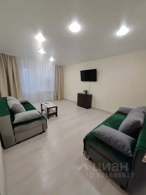 2-к кв. Свердловская область, Карпинск Школьный пер., 1 (50.0 м) - Фото 1