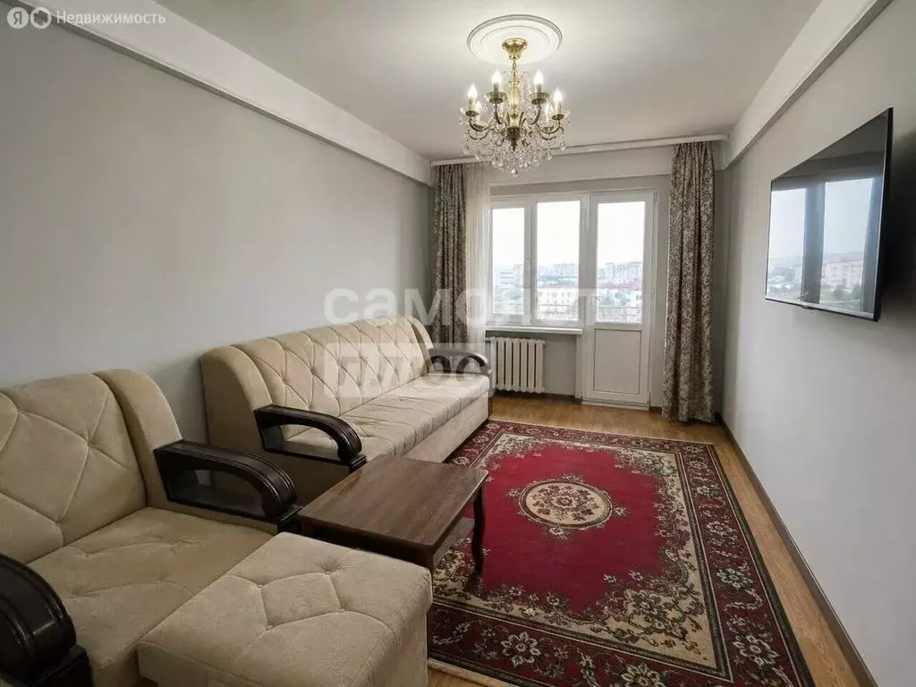4-комнатная квартира: Каспийск, улица Ильяшенко, 2 (100 м) - Фото 1
