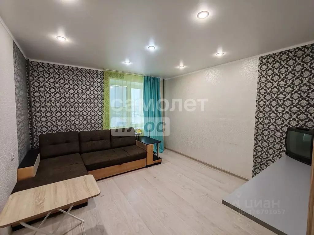 2-к кв. Белгородская область, Старый Оскол Макаренко мкр, 5 (42.0 м) - Фото 1