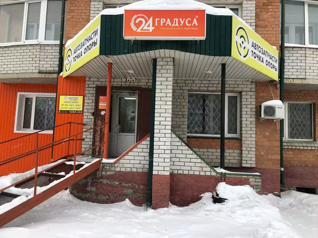 Помещение свободного назначения в Тюменская область, Тобольск 3Б мкр, ... - Фото 0