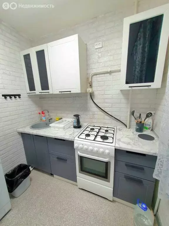 3-комнатная квартира: Курган, улица Пичугина, 18 (64 м) - Фото 1
