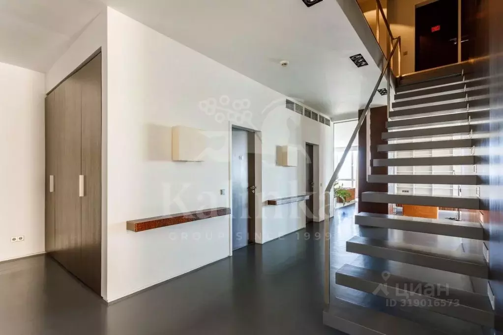 6-к кв. Москва ул. Маршала Бирюзова, 32К1 (420.0 м) - Фото 1
