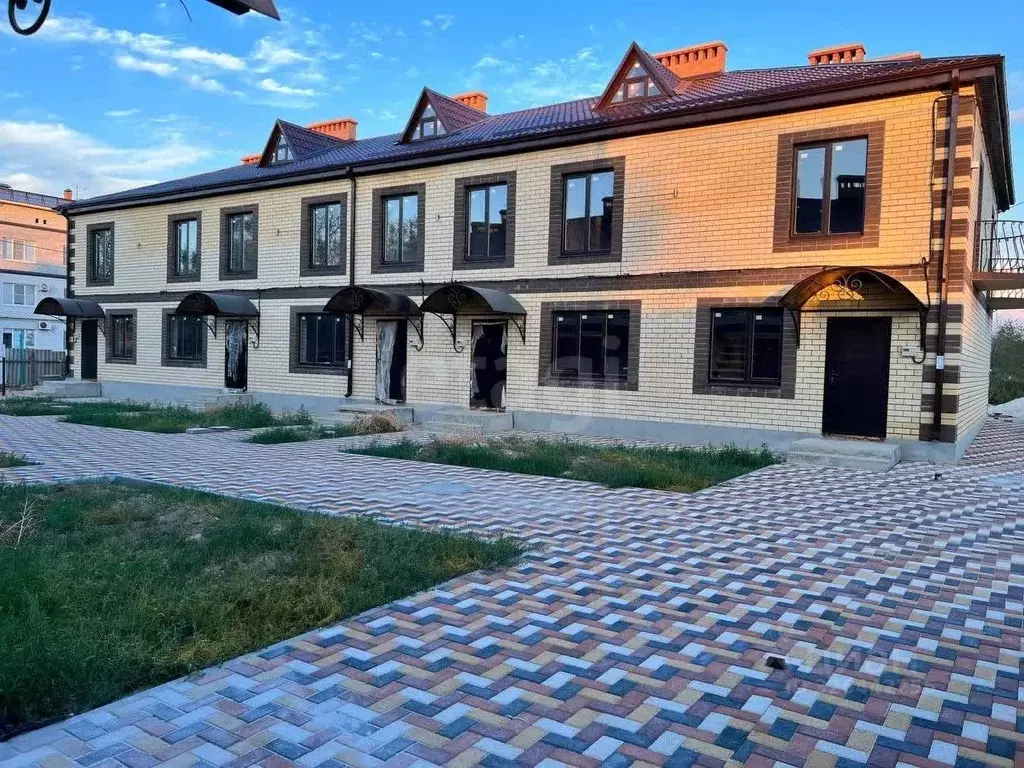 Таунхаус в Калмыкия, Элиста ул. Хомутникова, 116 (64 м) - Фото 1