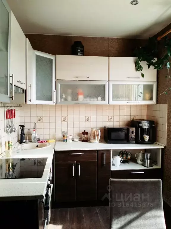 4-к кв. Волгоградская область, Волгоград ул. 8-й Воздушной Армии, 9 ... - Фото 1