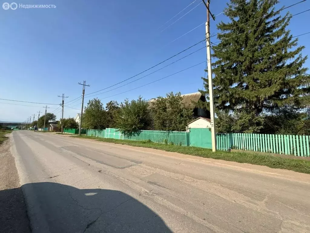 Дом в Октябрьский, улица Гатиятуллина, 31 (100 м) - Фото 1