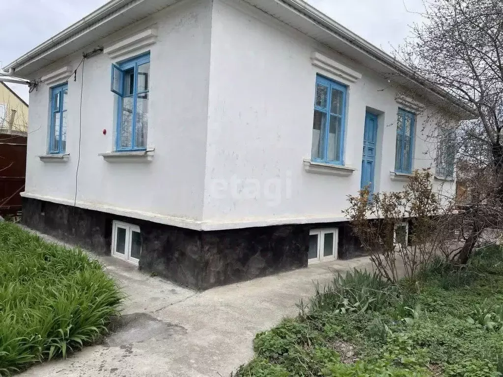 Дом в Карачаево-Черкесия, Черкесск ул. Матросова (100 м) - Фото 0