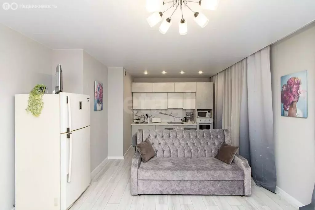 3-комнатная квартира: Тюмень, улица Мельникайте, 32 (79.3 м) - Фото 1