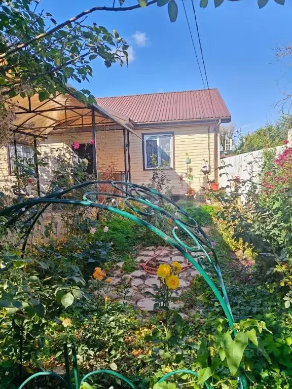 Дом в Астраханская область, Астрахань Мытищинская ул., 24 (75 м) - Фото 1